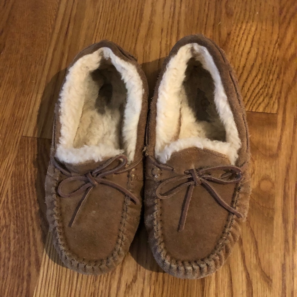 UGG Dakota Sheepskin "5296" Slippers Big Kid Sz 4